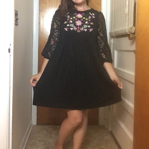 Sold out  New Floral Embroidered dress - Picture 1 of 8